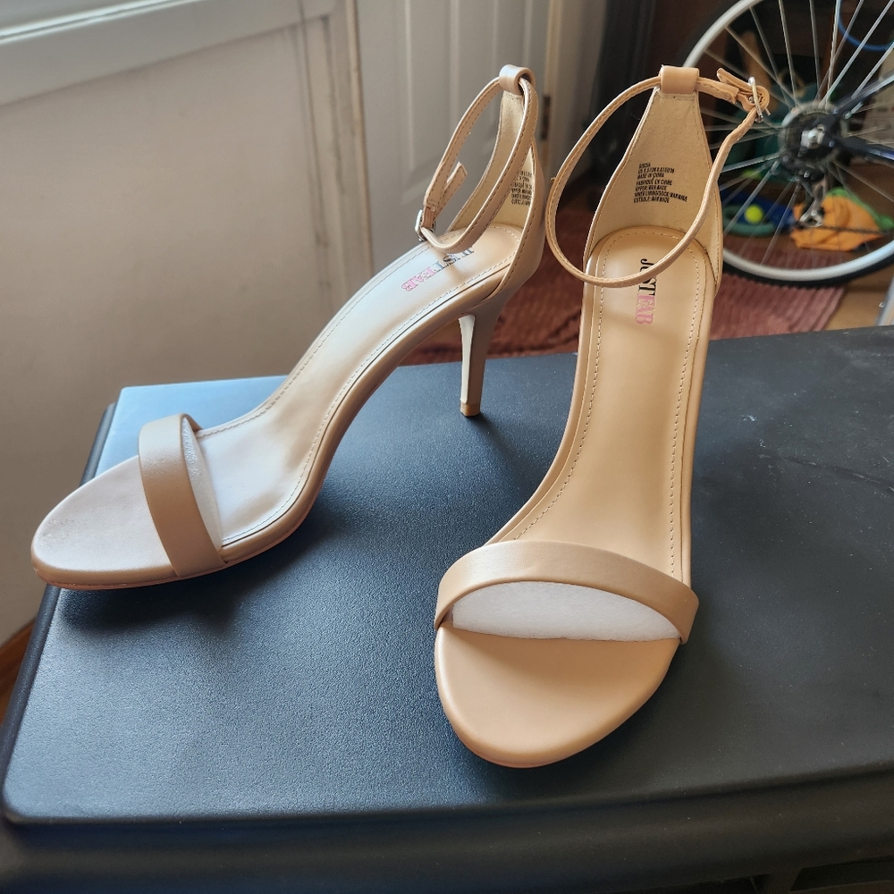 3 inch sandals, size 8.5, nude matte